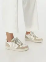 ⁦VEJA V-10 LEATHER | בז׳⁩ – תמונה ⁦2⁩