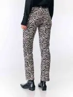 ⁦CHINO GO PANTS | מודפס זברה⁩ – תמונה ⁦5⁩