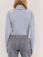 ⁦LONG BASIC TURTLENECK | אפור⁩ – תמונה ⁦7⁩