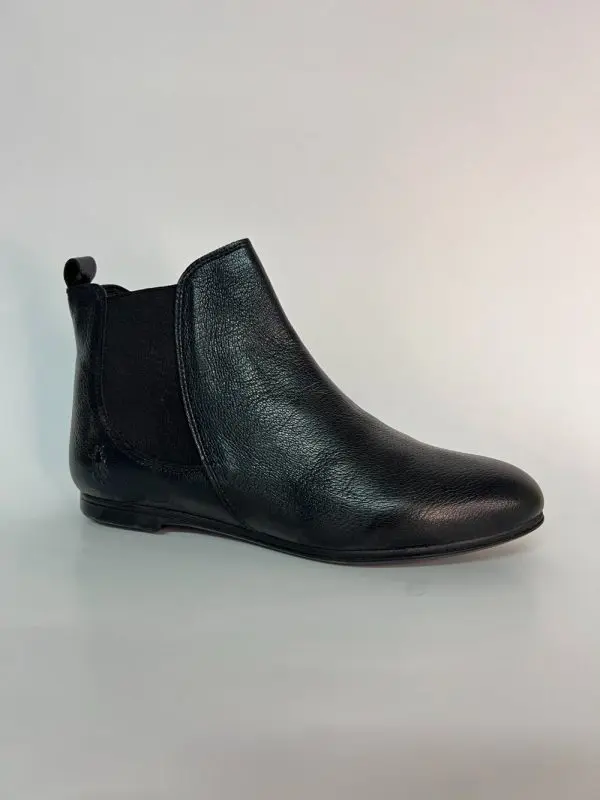 FLY LONDON MIA BOOTS | שחור