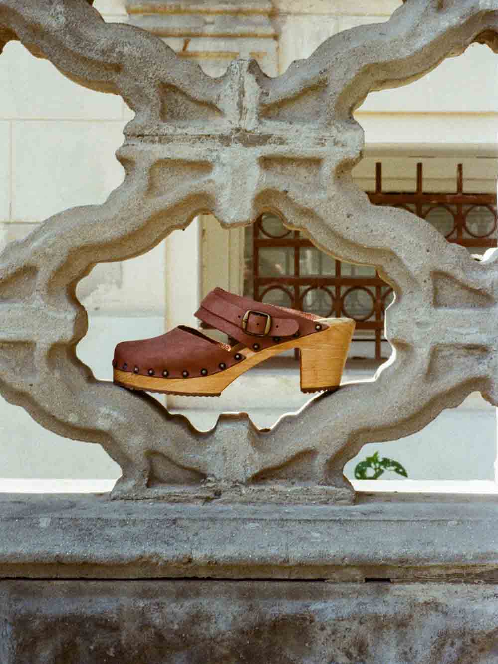 noa filim-03 HIGH CLOGS SHOES | חום – תמונה 1