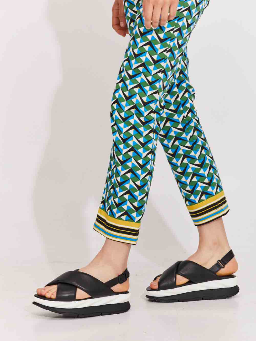 noa28.30246 4CCCCEES MELLOW SANDAL | שחור – תמונה 2