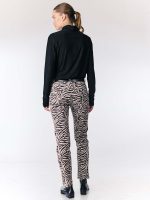 ⁦CHINO GO PANTS | מודפס זברה⁩ – תמונה ⁦4⁩