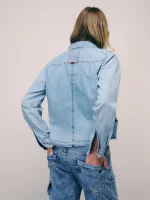 ⁦DENIM ART TOP | בהיר⁩ – תמונה ⁦2⁩