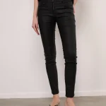 SKINNY CHINO PANTS | שחור מבריק