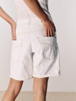 ⁦CARGO BERMUDA JEANS | לבן⁩ – תמונה ⁦5⁩