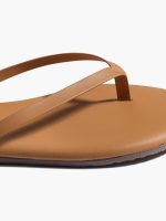 ⁦TKEES LILY FLIP-FLOPS | חום בהיר⁩ – תמונה ⁦4⁩