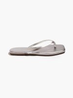⁦TKEES SQUARE FLIP-FLOPS | כסף⁩ – תמונה ⁦3⁩