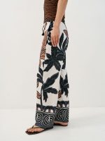 ⁦BORDER BREEZE PANTS | לבן מחולק⁩ – תמונה ⁦4⁩