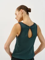 ⁦SABBA CLASSIC TOP | ירוק בקבוק⁩ – תמונה ⁦2⁩