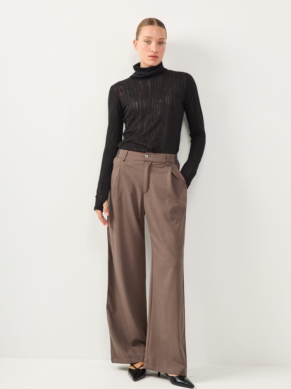 1850 noa 10.10.251980 COOL TAILORED PANTS | חום כהה – תמונה 1