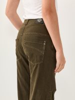 ⁦BOYFRIEND JEANS | חום כהה⁩ – תמונה ⁦5⁩