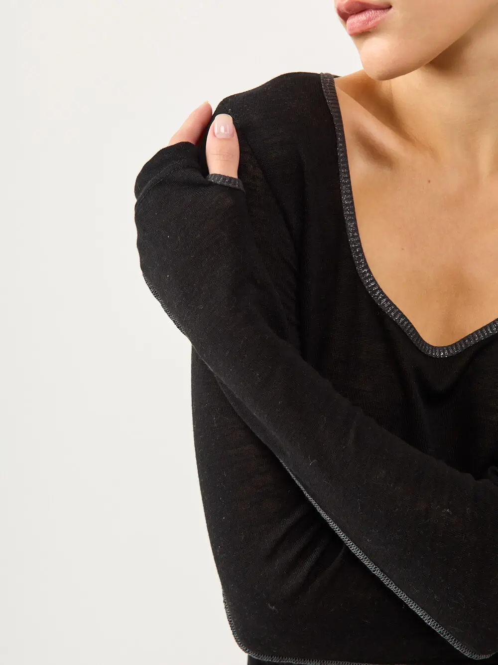 0065 noa 10.10.250099 ROUND T-SHIRT | שחור – תמונה 1