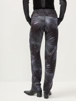 ⁦NEW SOFT PANTS | שחור מודפס⁩ – תמונה ⁦4⁩