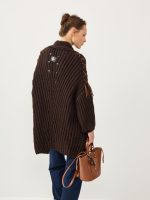 ⁦COZY ART CARDIGAN | חום⁩ – תמונה ⁦4⁩