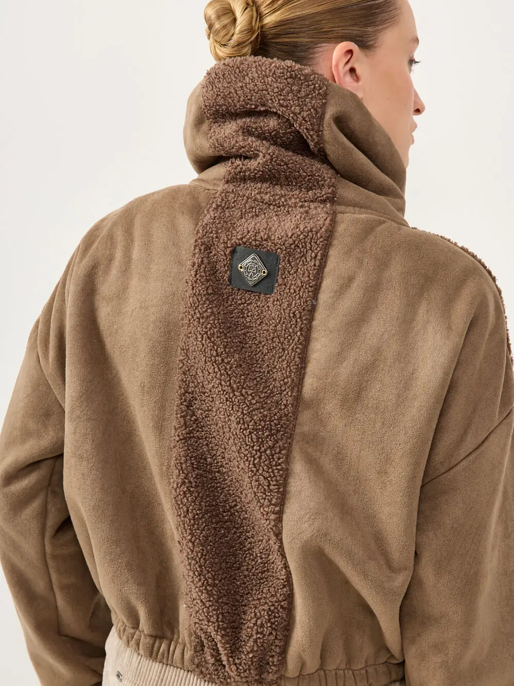 0692 noa 10.10.250762 BOUCLE PUFF JACKET | חום – תמונה 6