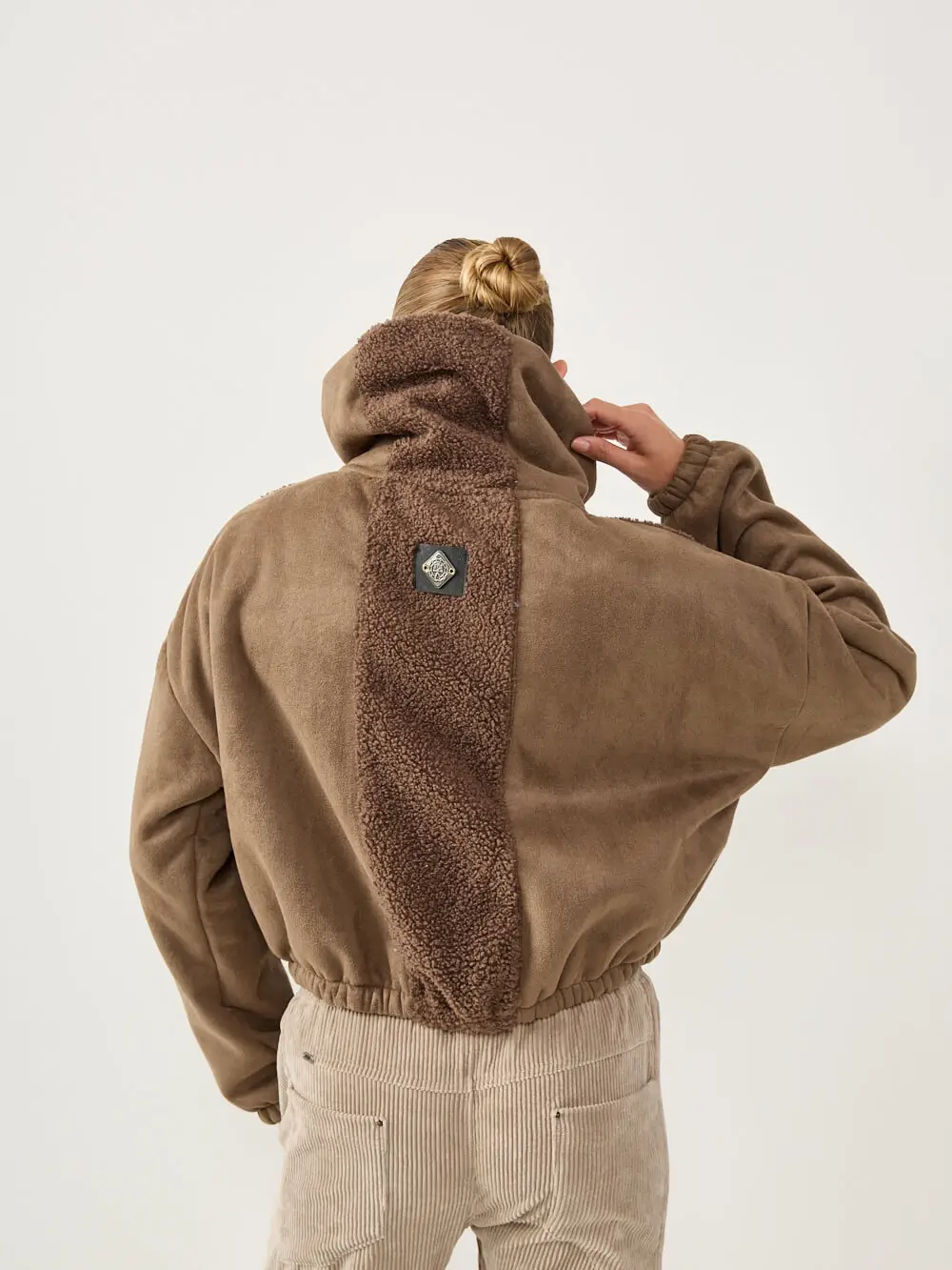 0693 noa 10.10.250763 BOUCLE PUFF JACKET | חום – תמונה 5