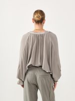 ⁦SATIN TIE SHIRT | אפור⁩ – תמונה ⁦4⁩