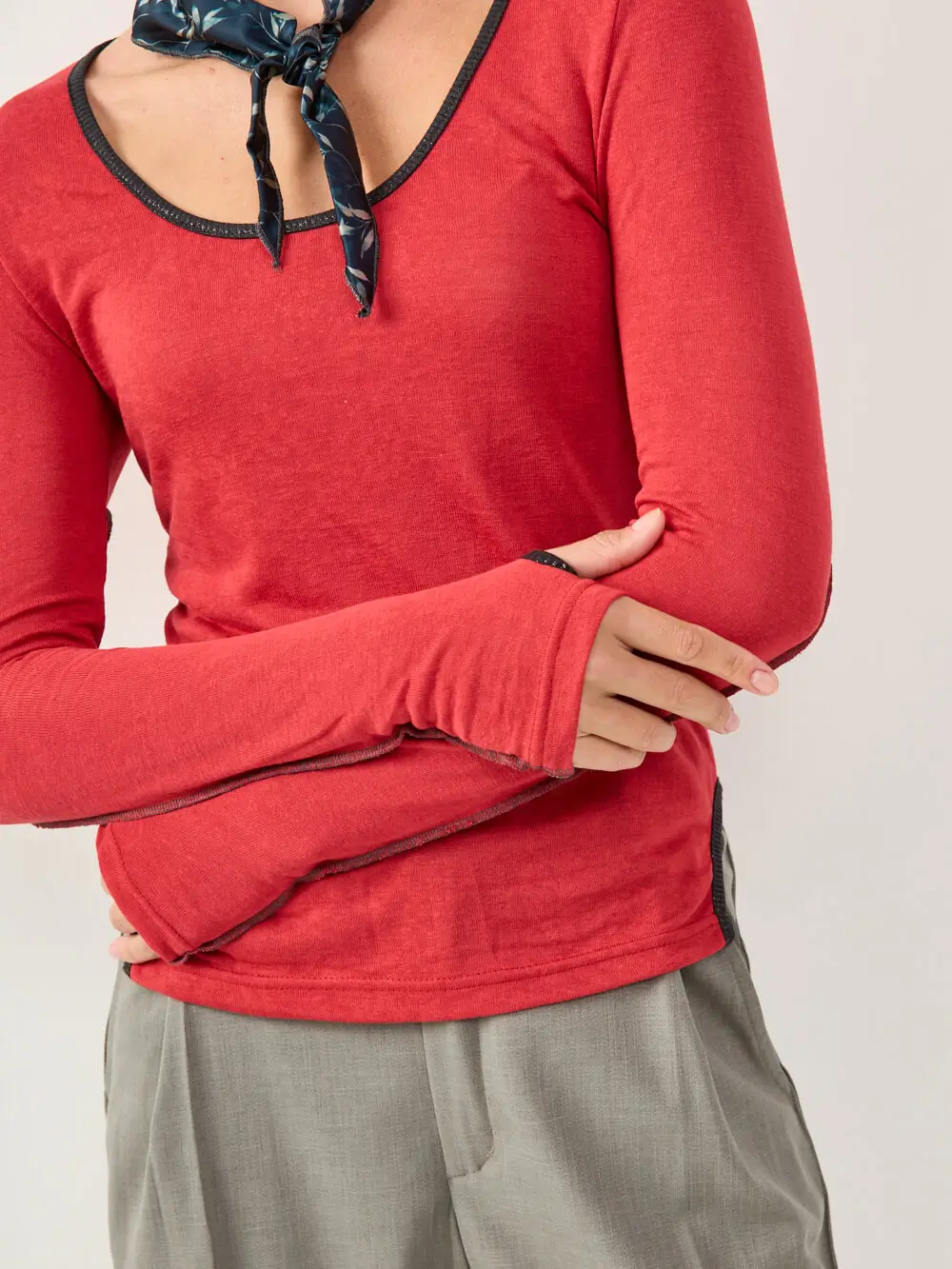0926 noa 10.10.251016 ROUND T-SHIRT | אדום – תמונה 2