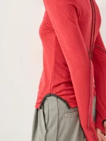 ⁦ROUND T-SHIRT | אדום⁩ – תמונה ⁦4⁩