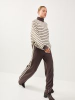 ⁦COOL PONCHO | חום ולבן⁩ – תמונה ⁦2⁩