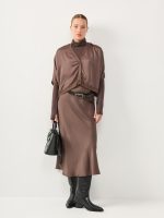 ⁦SATIN BUTTERFLY TOP | חום⁩ – תמונה ⁦3⁩
