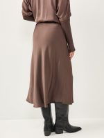 ⁦SATIN SKIRT | חום⁩ – תמונה ⁦5⁩