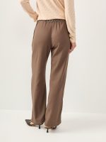 ⁦NEW BREEZE PANTS | חום⁩ – תמונה ⁦4⁩