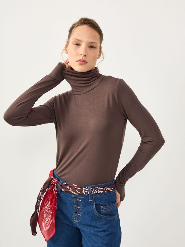 LONG BASIC TURTLENECK |  חום כהה
