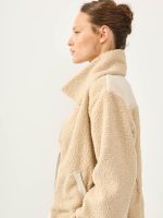 ⁦CHELSEA JACKET | בז׳⁩ – תמונה ⁦7⁩