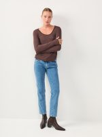 ⁦ROUND T-SHIRT | חום⁩ – תמונה ⁦5⁩