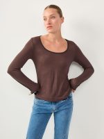 ⁦ROUND T-SHIRT | חום⁩ – תמונה ⁦6⁩