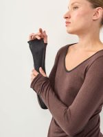 ⁦ROUND T-SHIRT | חום⁩ – תמונה ⁦7⁩