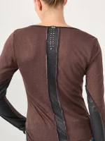 ⁦ROUND T-SHIRT | חום⁩ – תמונה ⁦8⁩