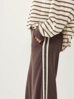 ⁦NOA׳S TRAINERS PANTS | חום⁩ – תמונה ⁦4⁩