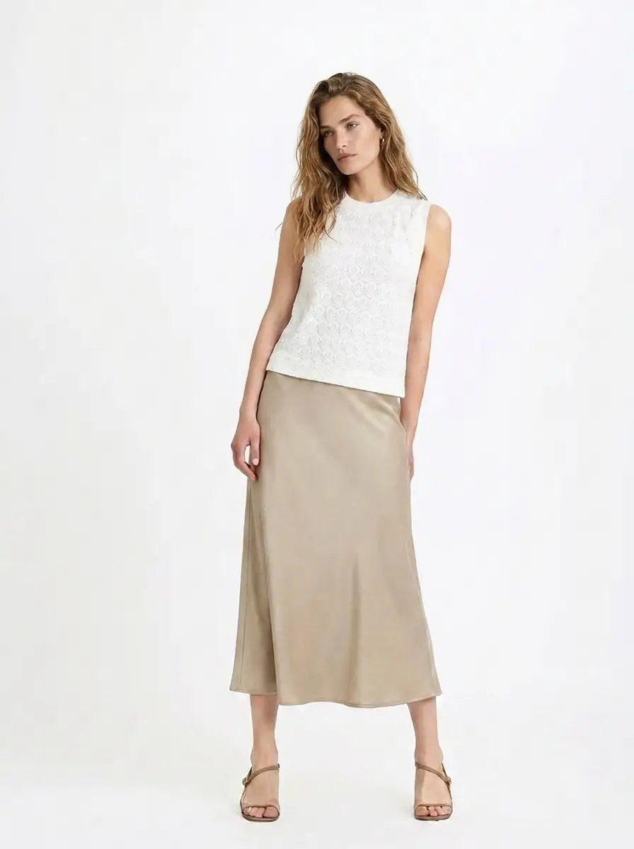studionoa_ss26_1 SATIN SKIRT | בז׳ – תמונה 1