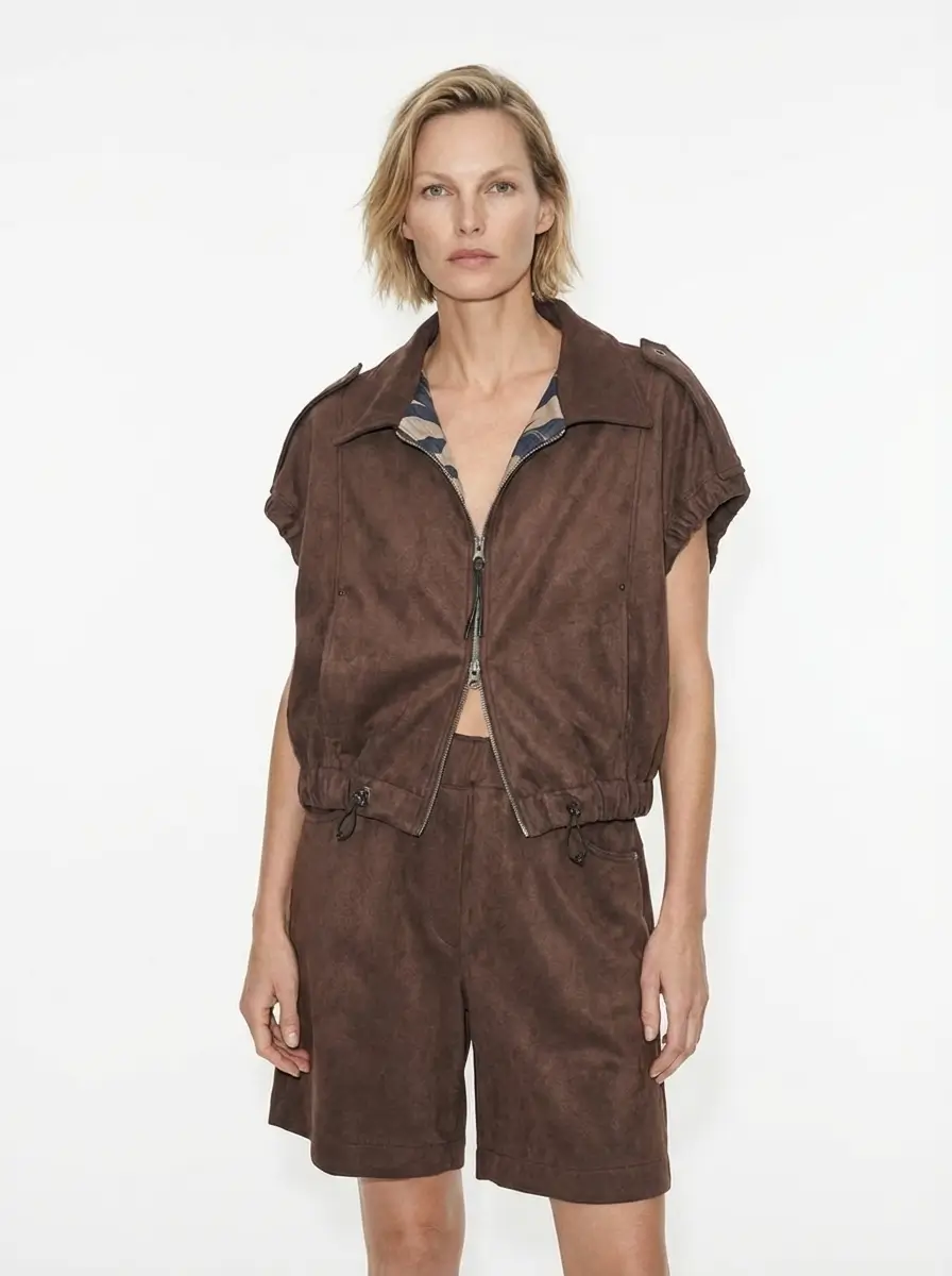 studionoa_ss26-51 SUEDE TOP | חום שוקולד – תמונה 1