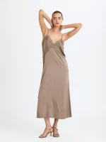 LACE DRESS | מוקה