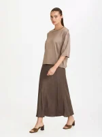 ⁦SATIN SKIRT | חום⁩ – תמונה ⁦4⁩