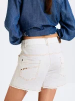 ⁦DENIM SHORTS | לבן⁩ – תמונה ⁦3⁩