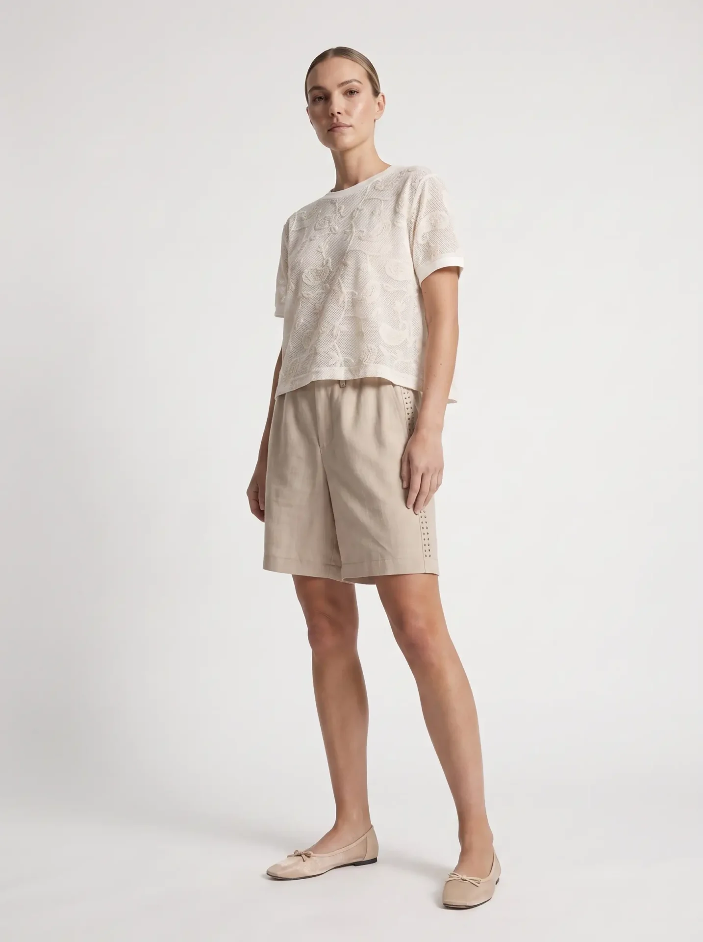 soft bermuda-ss26-studionoa21 SOFT BERMUDA | בז' – תמונה 1