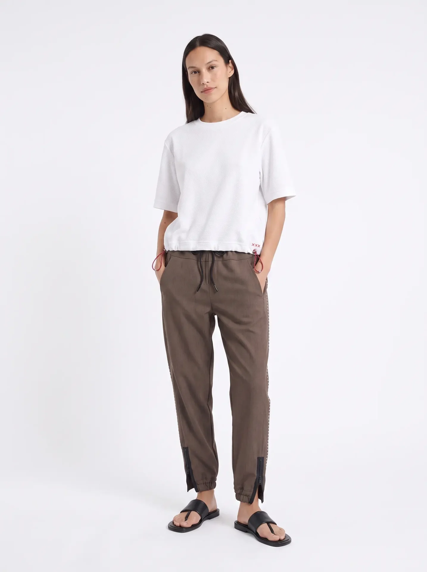 studionoa-ss26-vibe966 VIBE PANTS | חום כהה – תמונה 1