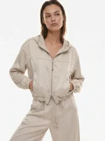 ⁦NOA'S SATIN HOODIE | בז׳⁩ – תמונה ⁦2⁩