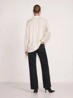 ⁦SATIN STUDS SHIRT | שמנת⁩ – תמונה ⁦2⁩