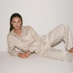 NOA'S SATIN HOODIE | בז׳