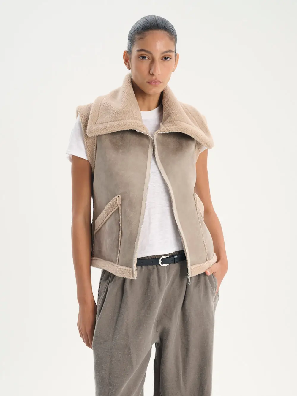 STUDIO NOA50216 ASPEN VEST | מוקה – תמונה 1